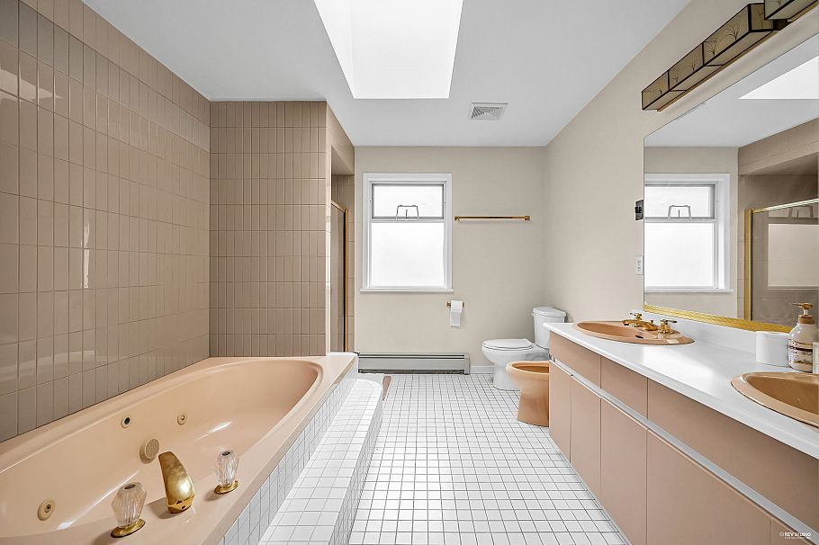 1945 W 44th Avenue Vancouver, BC - 15