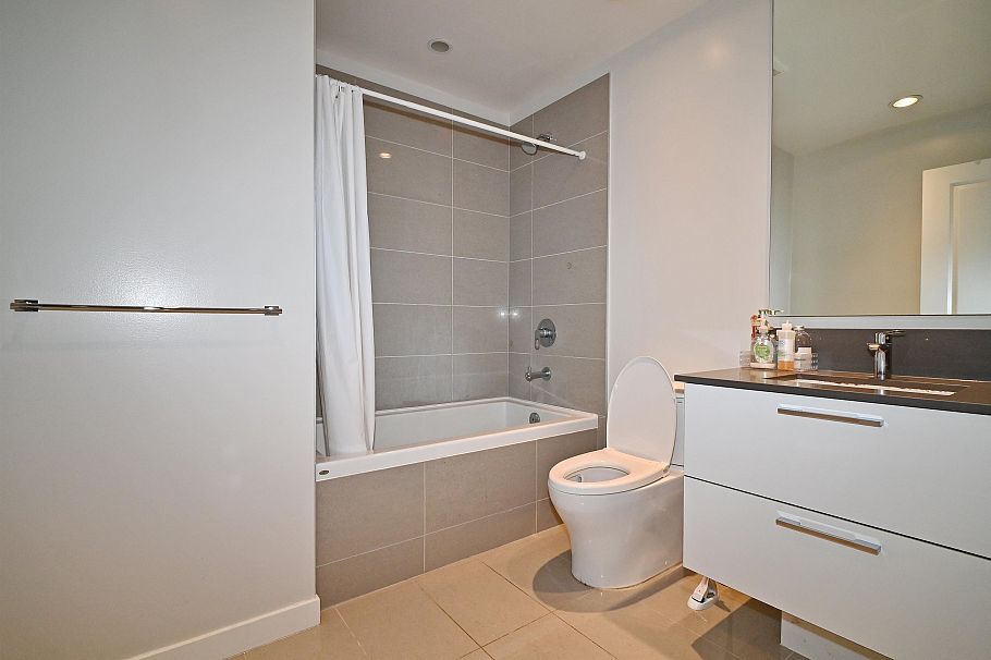 907 3487 Binning Road Vancouver, BC - 3