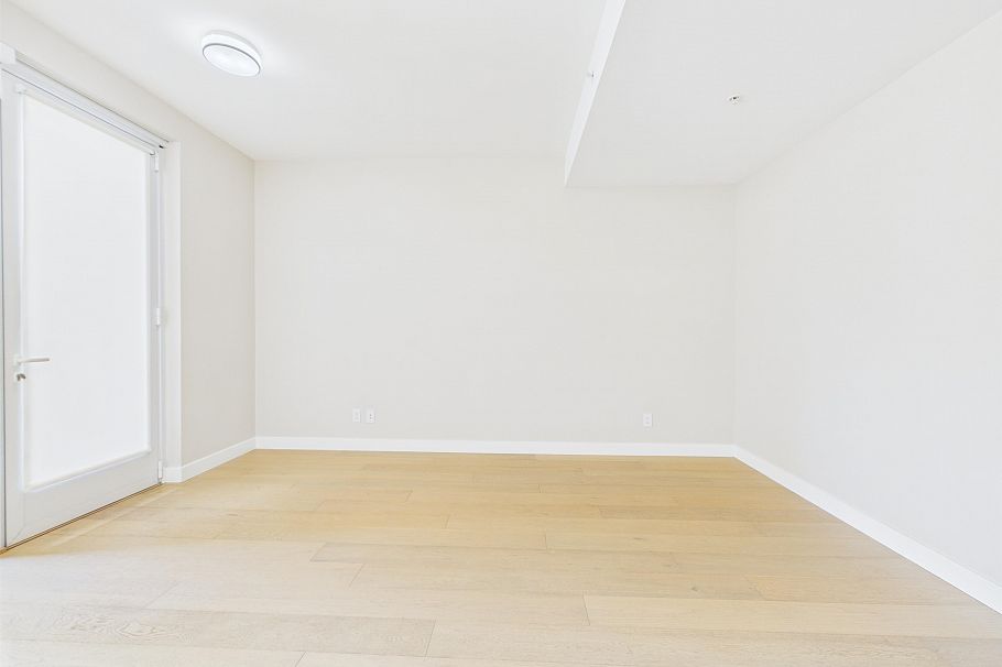 1573 W 57 Avenue Vancouver, BC - 2