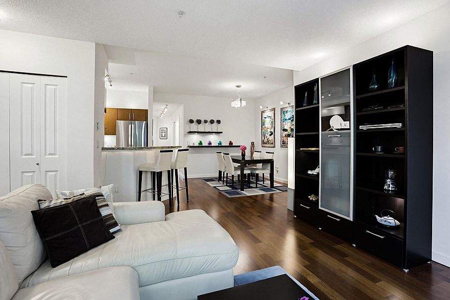 6230 Logan Lane Vancouver, BC - 5