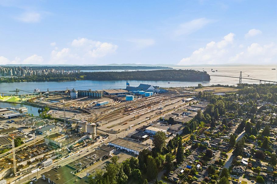 1216 Pinewood Crescent North Vancouver, BC - 39