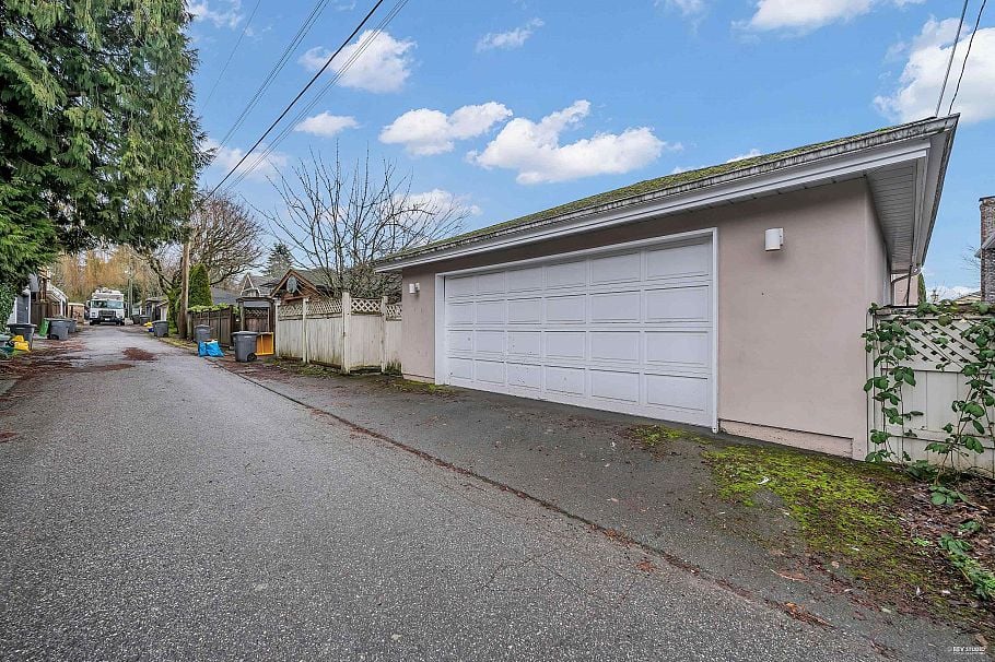 1945 W 44th Avenue Vancouver, BC - 23