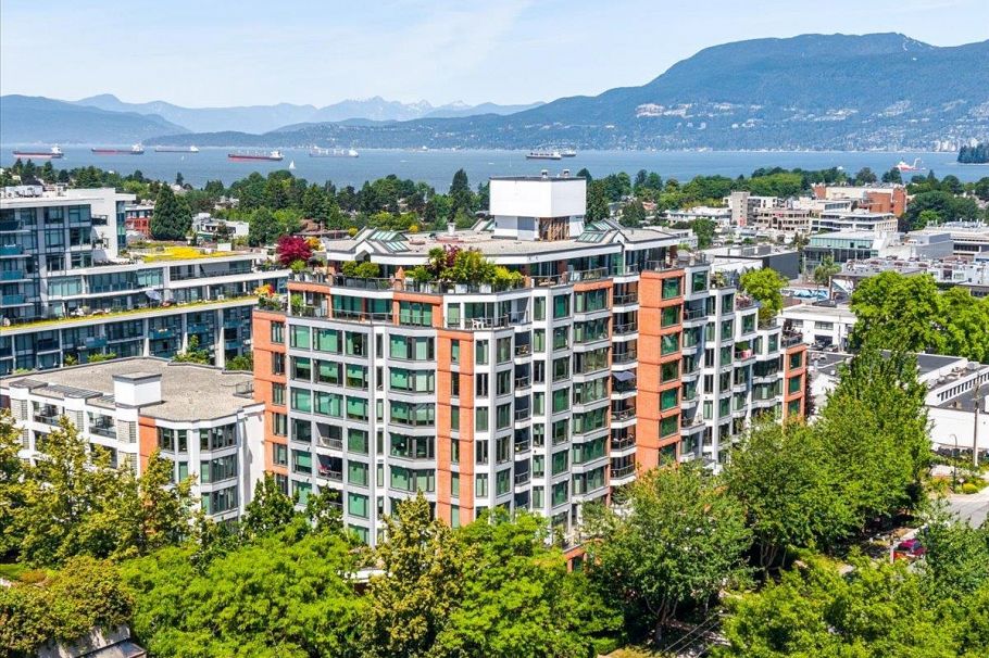 702 2201 Pine Street Vancouver, BC - 1
