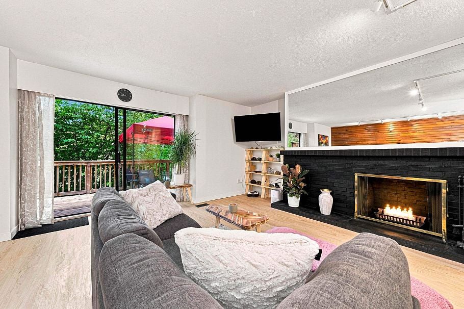 877 Old Lillooet Road North Vancouver, BC - 9