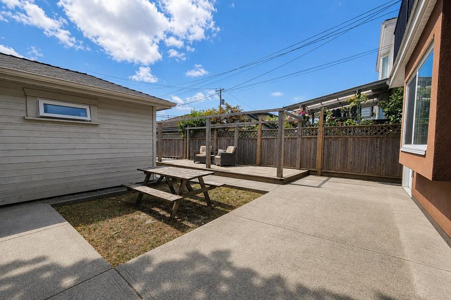 760 E 49th Avenue Vancouver, BC - 18