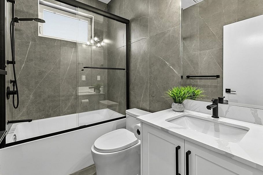 1324 W 15th Street North Vancouver, BC - 12