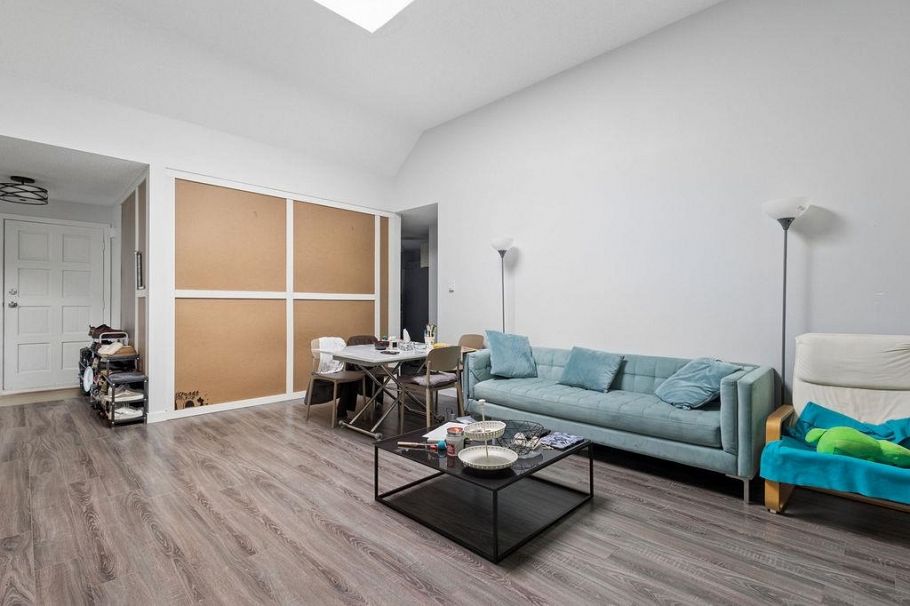 311 444 W 49th Avenue Vancouver, BC - 5