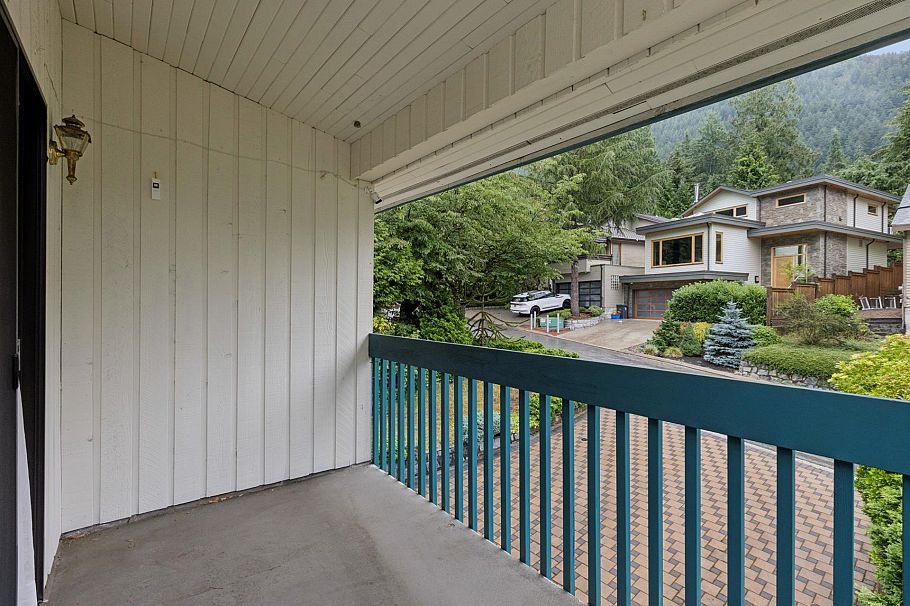 5609 White Pine Lane North Vancouver, BC - 10