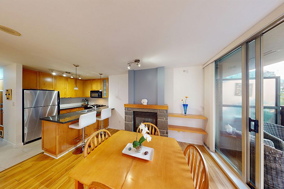 603 989 Richards Street Vancouver, BC - 2