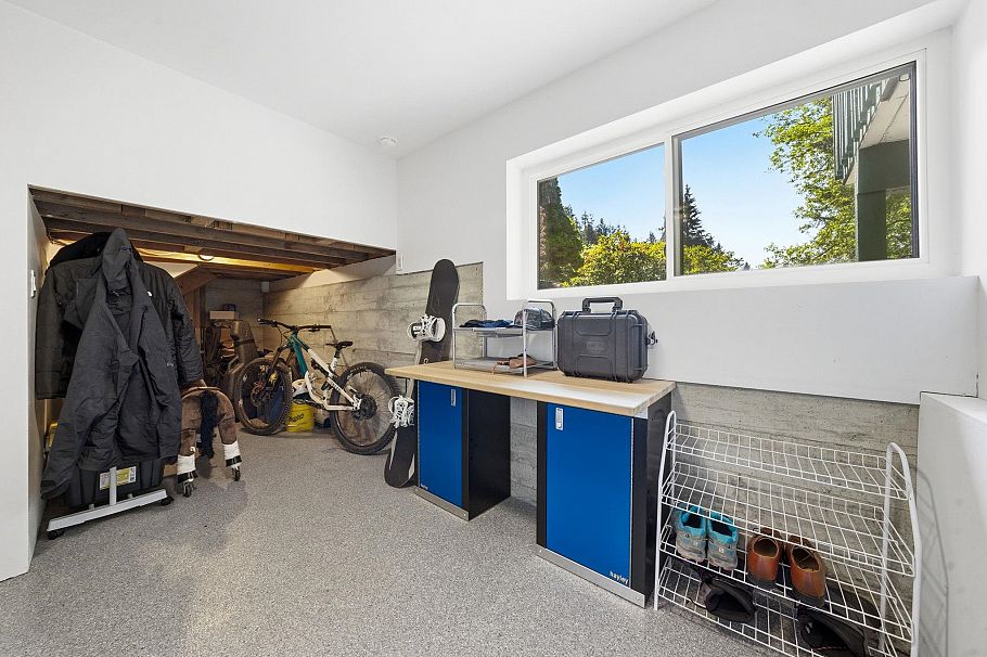 2086 Rivergrove Place North Vancouver, BC - 35