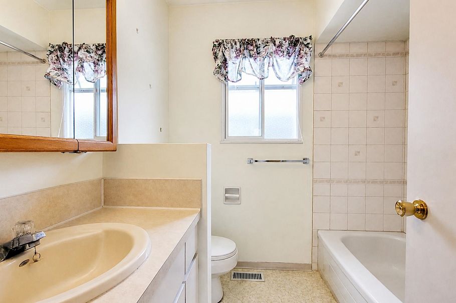 2748 E 6th Avenue Vancouver, BC - 24