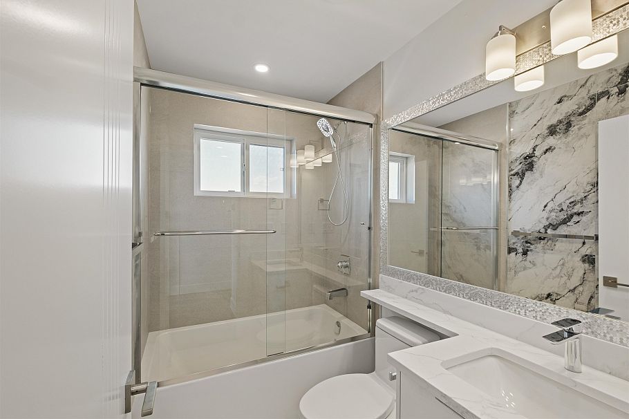 812 Montroyal Boulevard North Vancouver, BC - 21