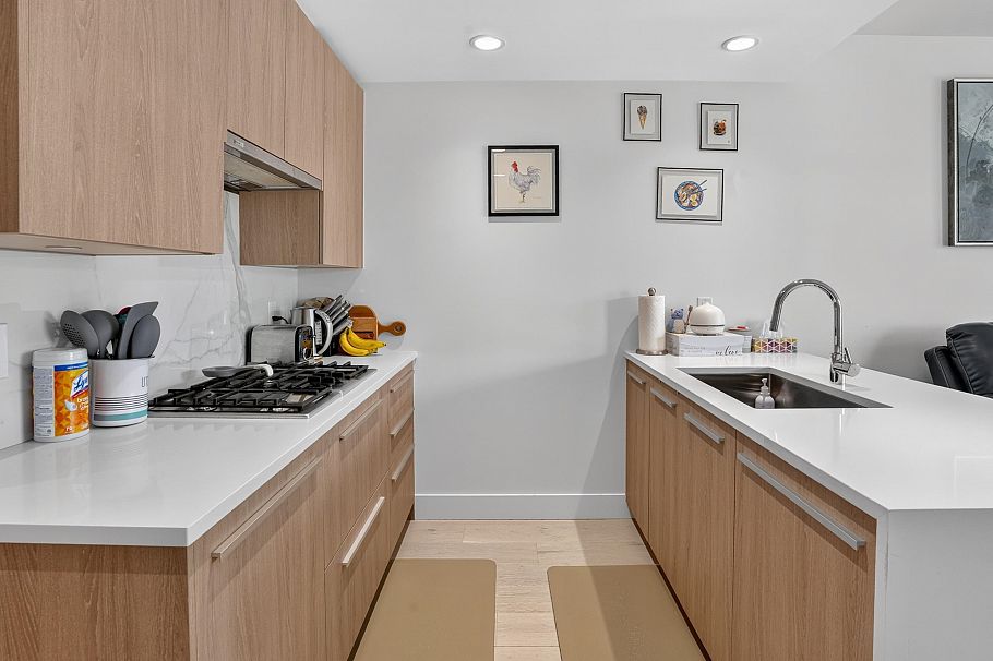 902 1210 E 27th Street North Vancouver, BC - 6