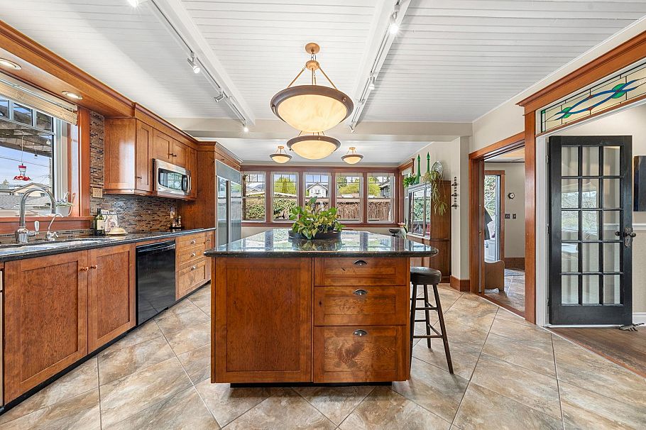 628 E 5th Street North Vancouver, BC - 14