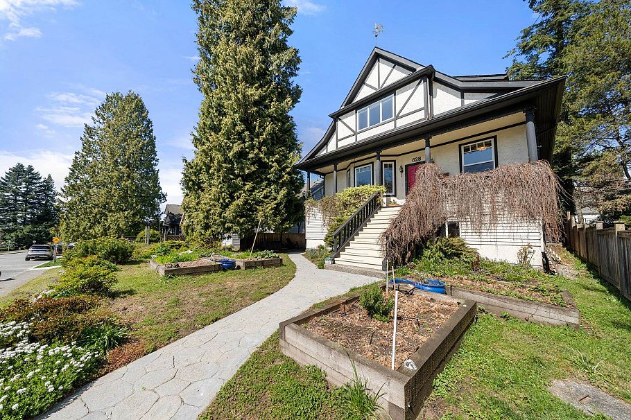 628 E 5th Street North Vancouver, BC - 2