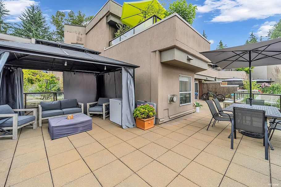 604 1500 Ostler Court North Vancouver, BC - 2