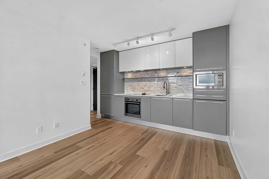 2206 8131 Nunavut Lane Vancouver, BC - 3