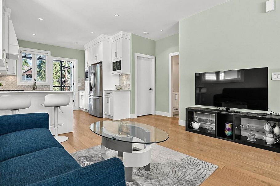 1324 W 15th Street North Vancouver, BC - 4