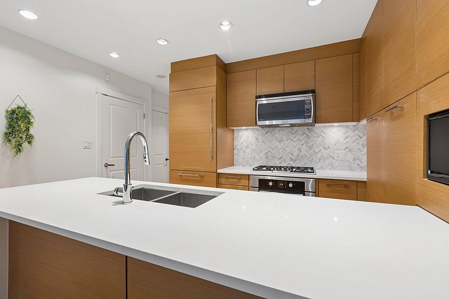 105 5868 Agronomy Road Vancouver, BC - 6
