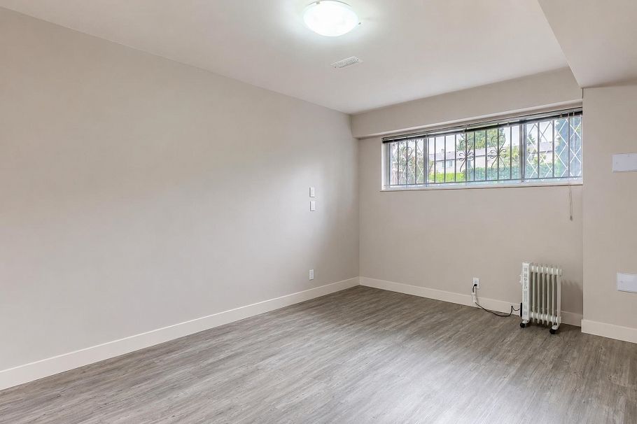 3492 E 49th Avenue Vancouver, BC - 24