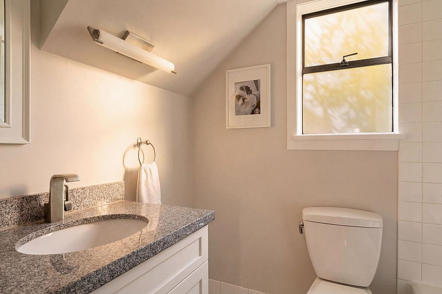 2427 W 6th Avenue Vancouver, BC - 20