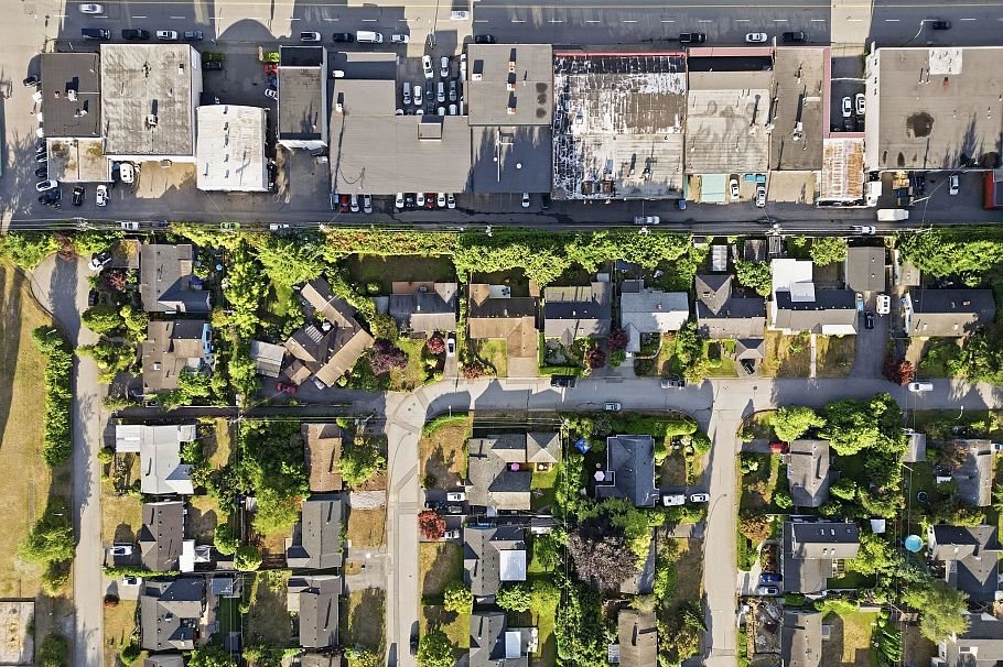 1216 Pinewood Crescent North Vancouver, BC - 37