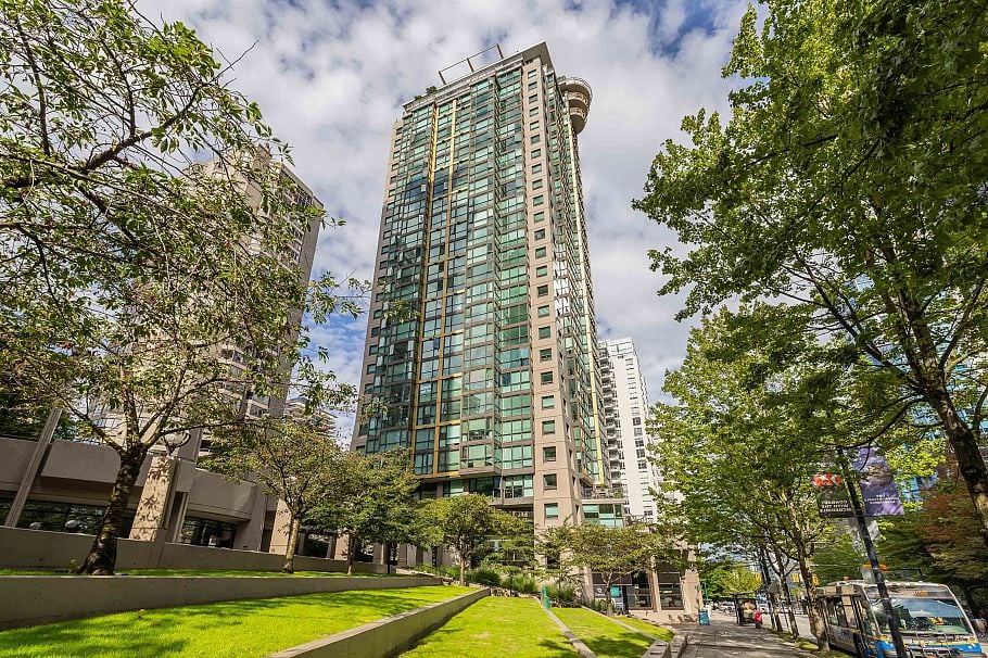 411 1367 Alberni Street Vancouver, BC - 2