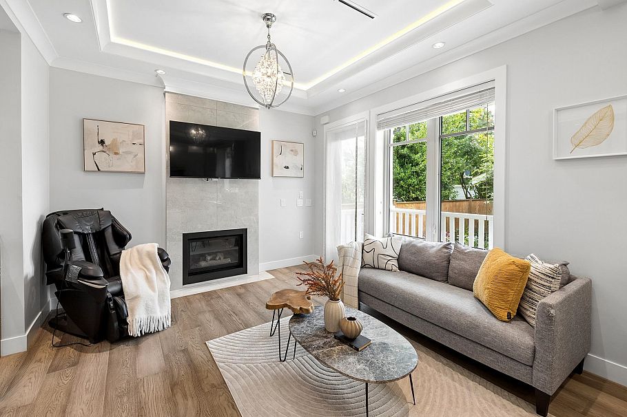 3666 W 6th Avenue Vancouver, BC - 2