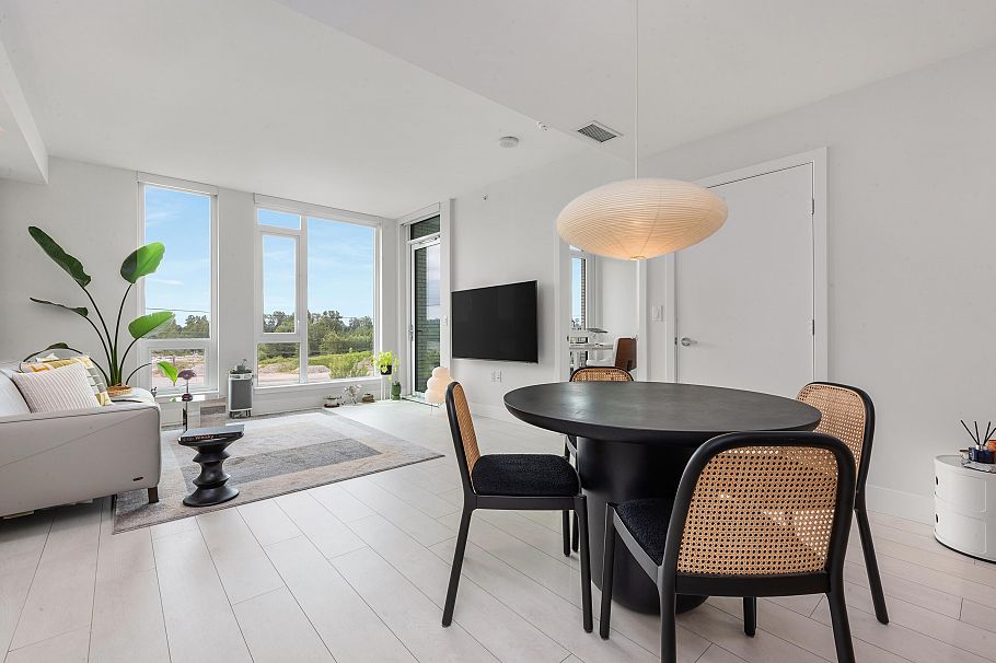 560 8575 Rivergrass Drive Vancouver, BC - 4