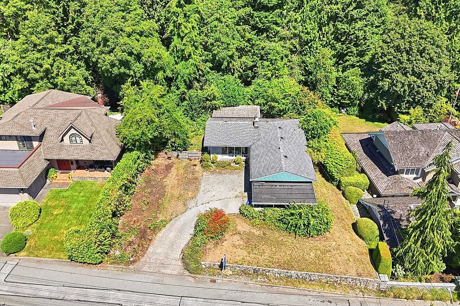 3922 Sunnycrest Drive North Vancouver, BC - 10