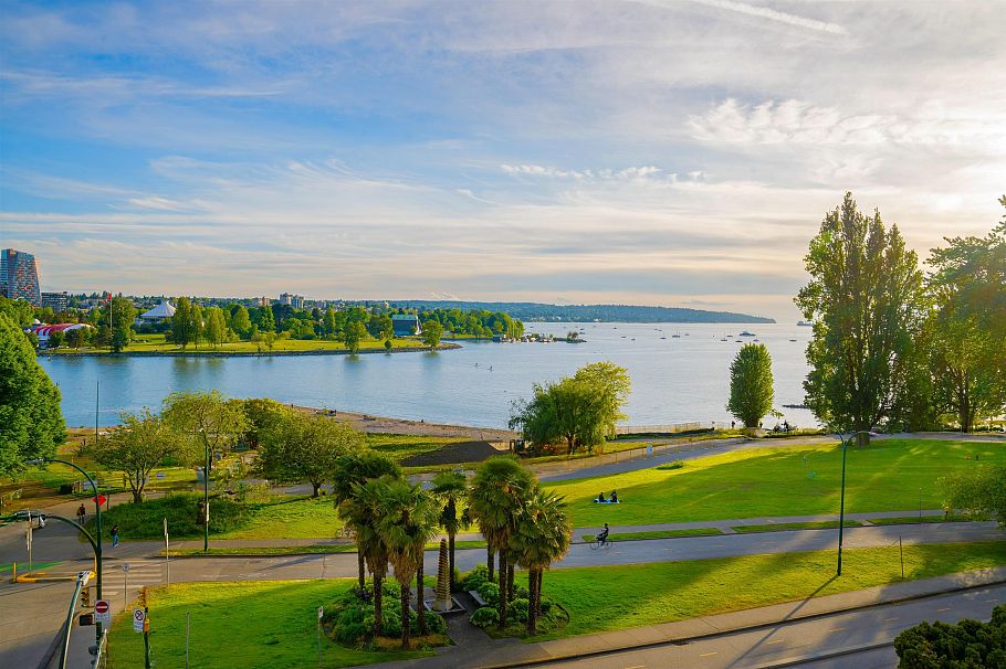 306 1311 Beach Avenue Vancouver, BC - 1
