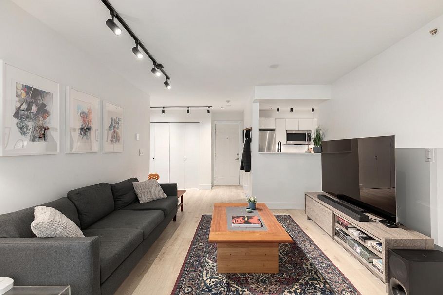203 2272 Dundas Street Vancouver, BC - 4