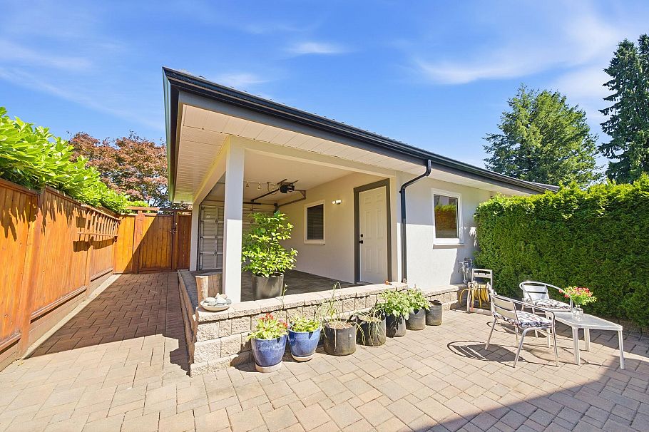 305 E 17th Street North Vancouver, BC - 37