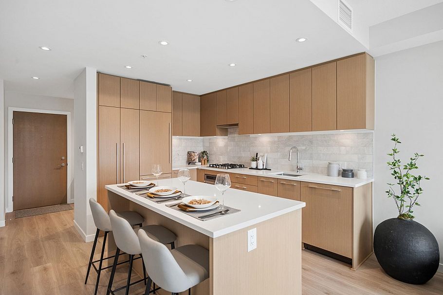 515 110 E 17th Street North Vancouver, BC - 4