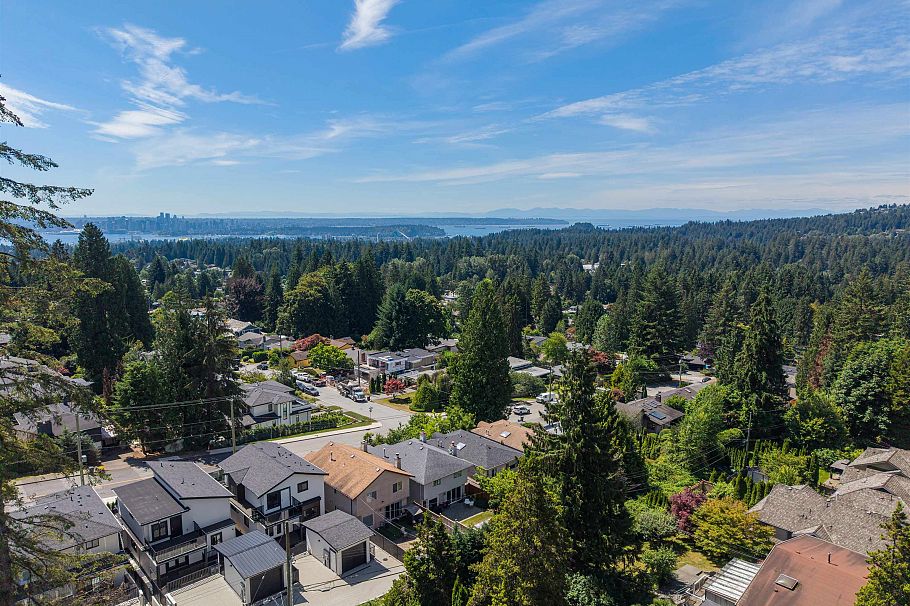 812 Montroyal Boulevard North Vancouver, BC - 25