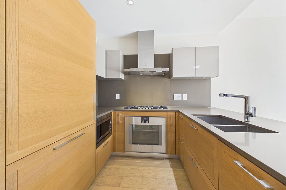 1573 W 57 Avenue Vancouver, BC - 12