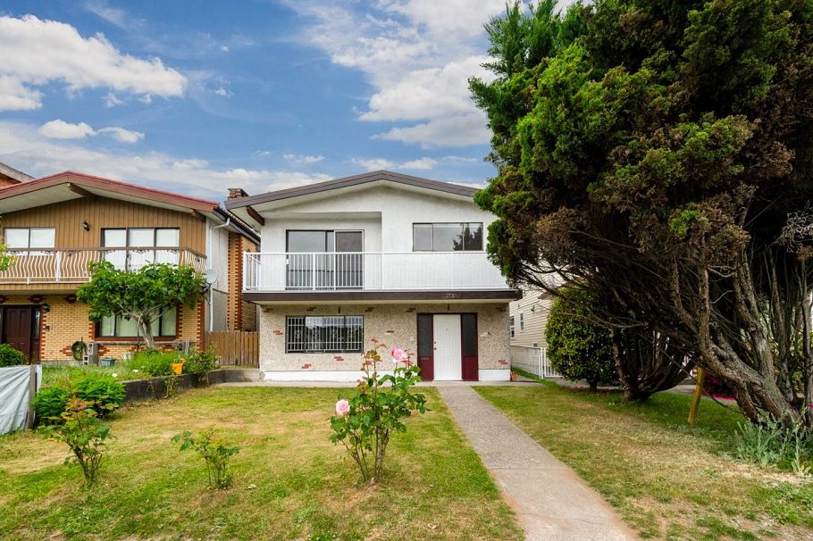 2539 E 34th Avenue Vancouver, BC - 28