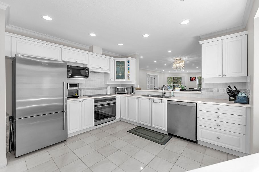 207 1500 Ostler Court North Vancouver, BC - 5