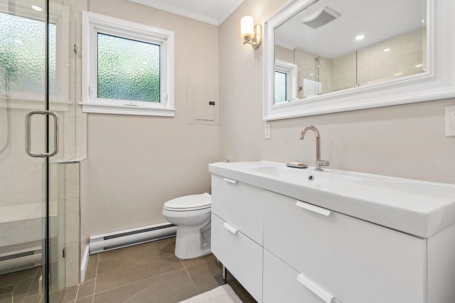 1216 Pinewood Crescent North Vancouver, BC - 19