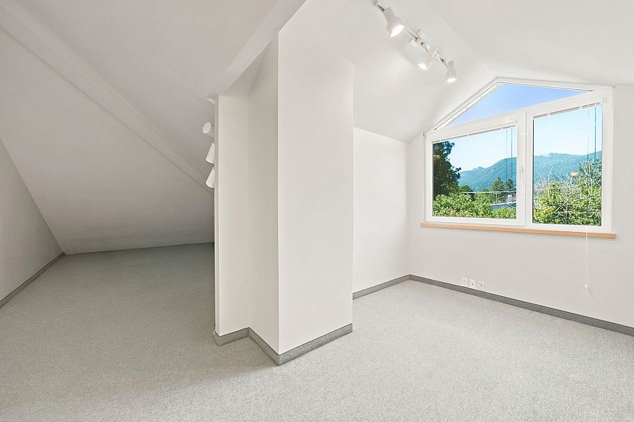 305 E 17th Street North Vancouver, BC - 33
