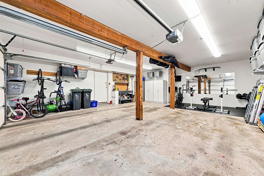 5723 Owl Court North Vancouver, BC - 32