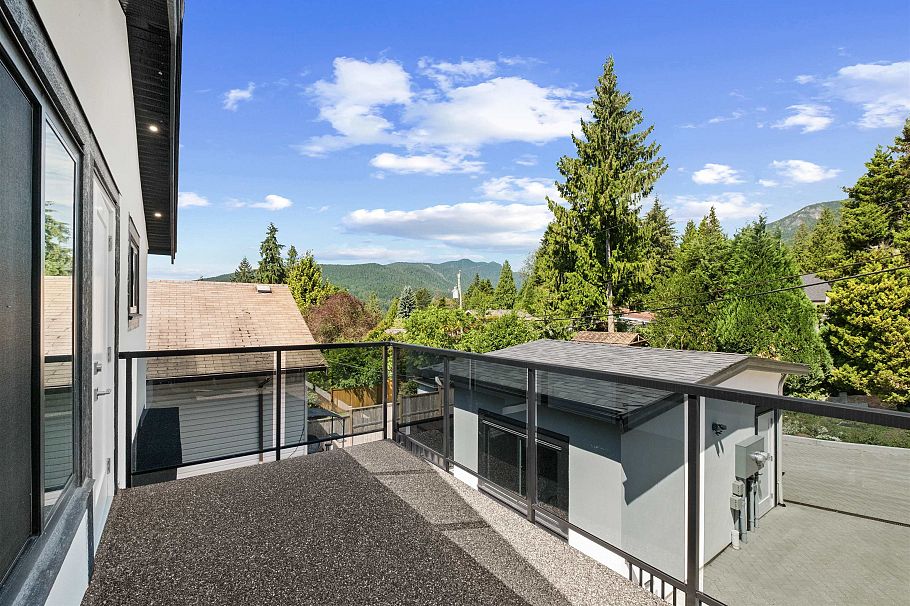 812 Montroyal Boulevard North Vancouver, BC - 16