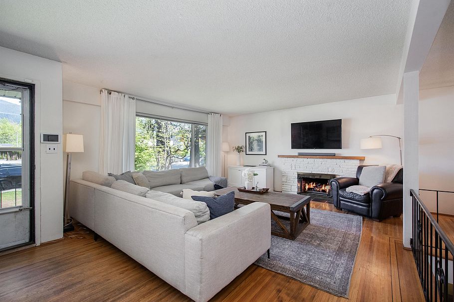 361 W 19th Street North Vancouver, BC - 2