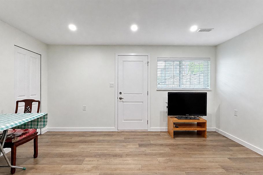 2184 E 35th Avenue Vancouver, BC - 21