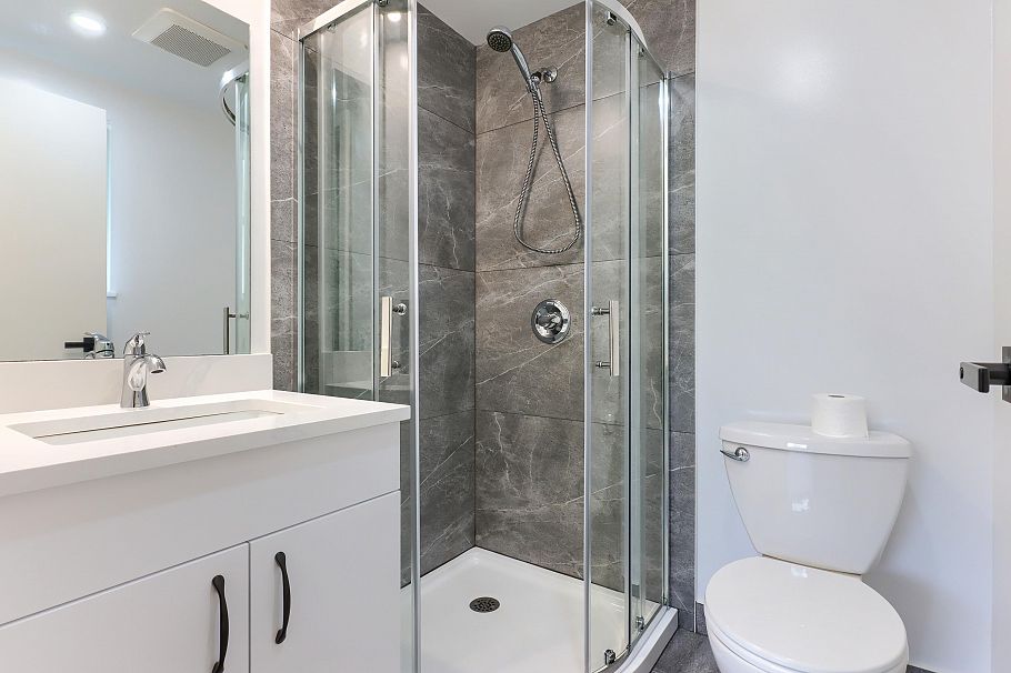 3492 E 49th Avenue Vancouver, BC - 17