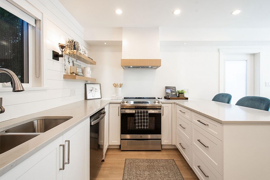 361 W 19th Street North Vancouver, BC - 28