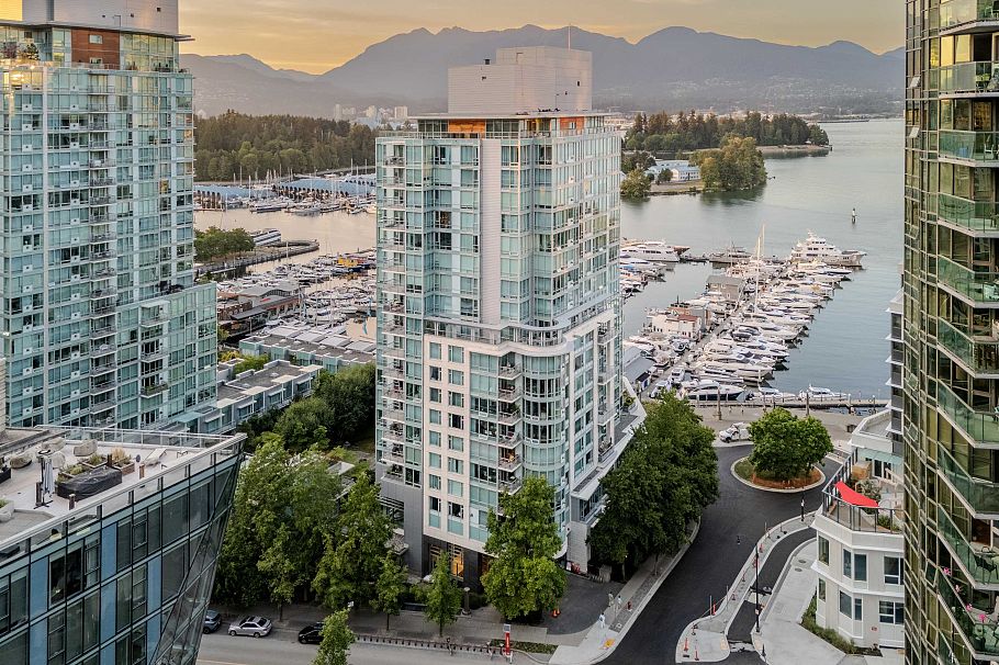 493 Broughton Street Vancouver, BC - 1