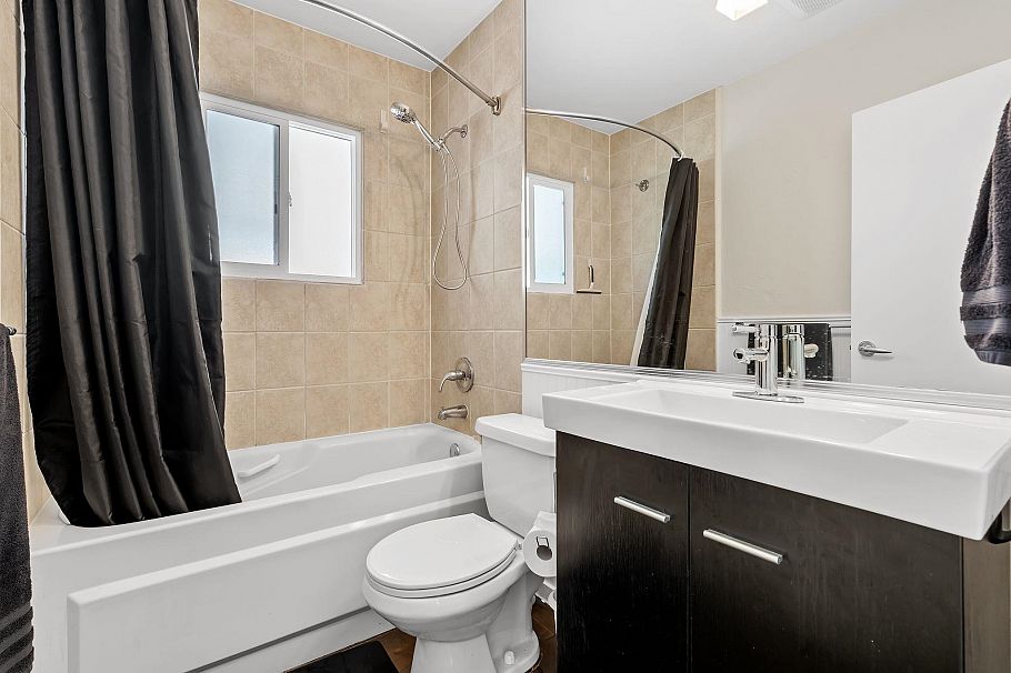 1216 Pinewood Crescent North Vancouver, BC - 20