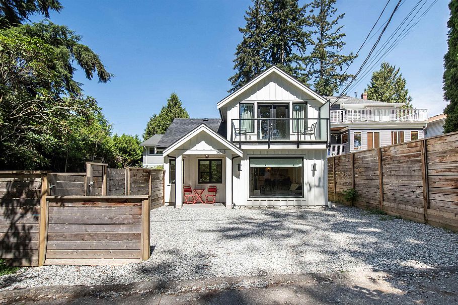 361 W 19th Street North Vancouver, BC - 22