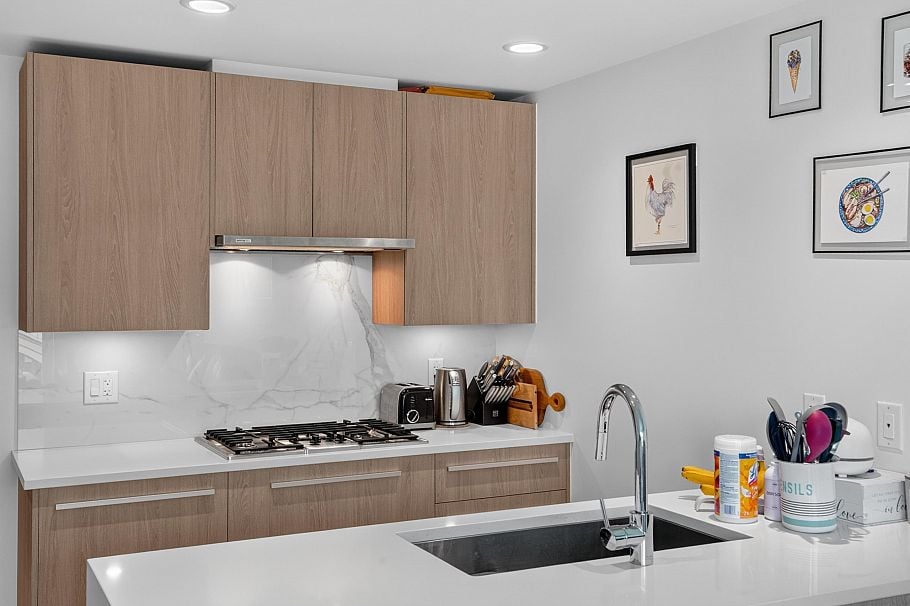 902 1210 E 27th Street North Vancouver, BC - 5